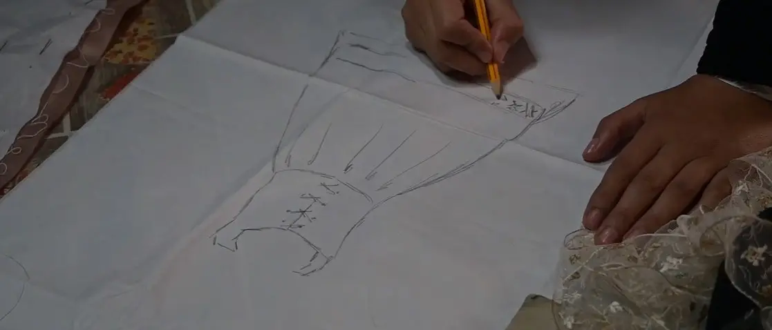 Riprodurre l’antico abito grecanico con tessuti e tecniche originali: l’ambizioso progetto di una costumista calabrese