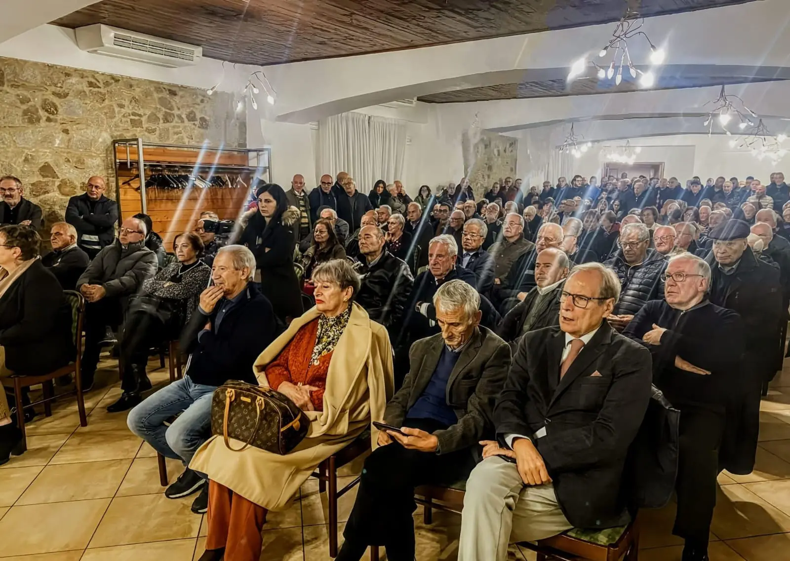 San Giovanni in Fiore, assemblea cittadina del “Comitato 18 gennaio”: «Comune ridotto a centro di potere familistico»\n