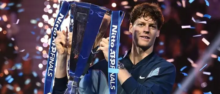 Tennis, Jannik Sinner entra nella storia: batte Fritz e conquista il titolo agli Atp Finals
