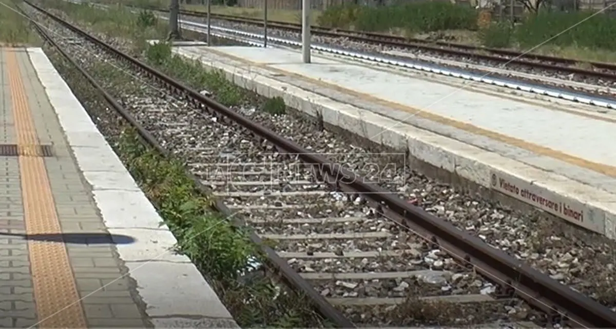 Trasporti, scatta la petizione per\u00A0un treno che colleghi\u00A0Bova Marina e Soverato\u00A0direttamente con Roma\n