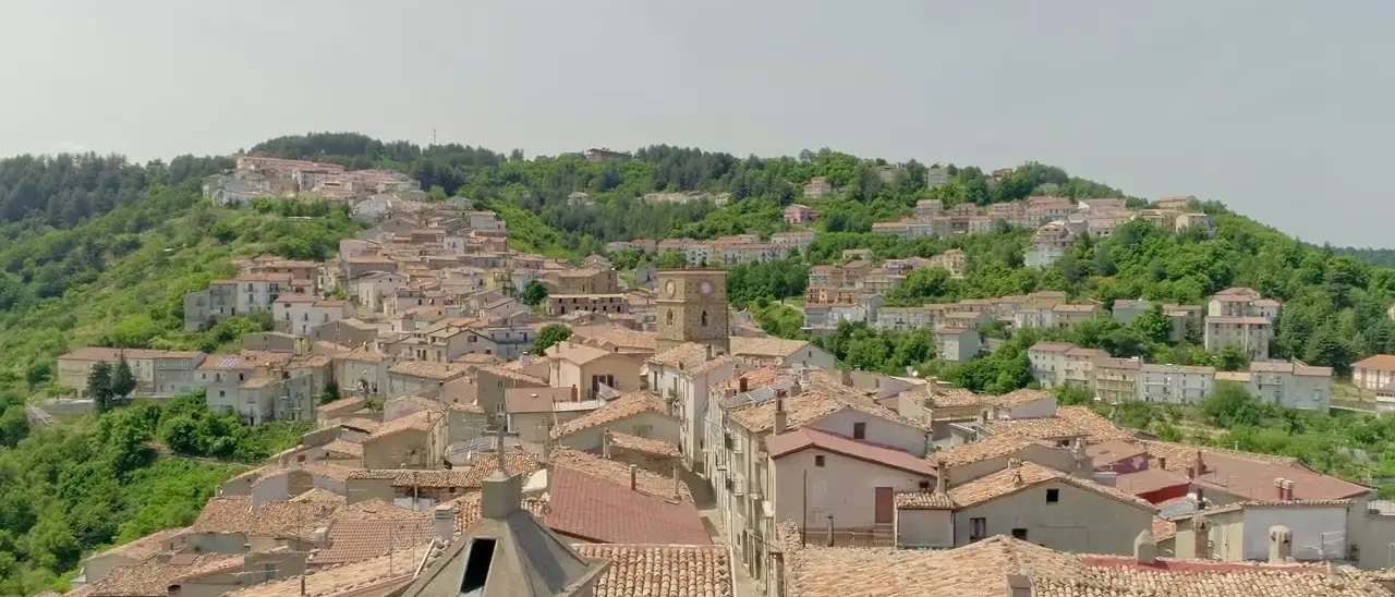 Bocchigliero vive un incubo da 4 milioni di euro: un intero paese truffato o capitali bruciati in Borsa?\n