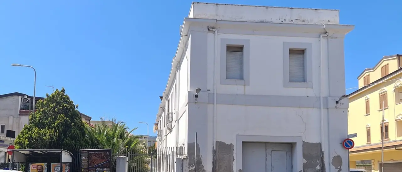 Roccella, il palazzo dell’ex Agenzia Dogane torna al demanio. Il sindaco: «Troppo costoso ristrutturarlo»\n