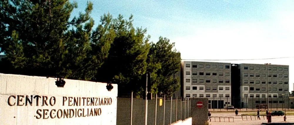 Droga e telefonini\u00A0in cella con i\u00A0droni, 12 arresti a Napoli. Gratteri:\u00A0«Carceri permeabili»\n