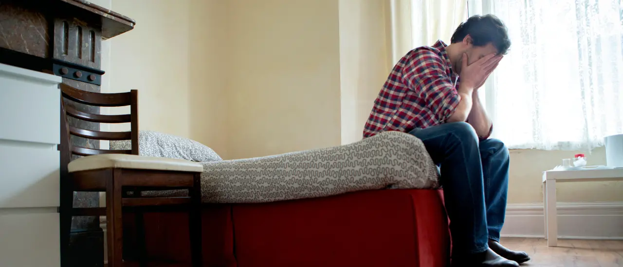 Tremila telefonate all’ex compagno, scatta il codice rosso: braccialetto elettronico per una donna a Crotone\n