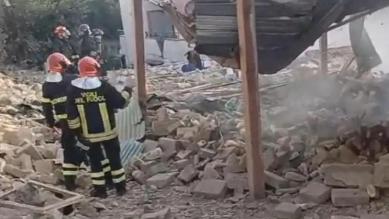 Esplode una fabbrica abusiva di fuochi d’artificio nel Napoletano: tre morti