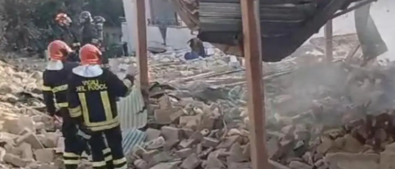 Esplode una fabbrica abusiva di fuochi\u00A0d'artificio nel Napoletano: tre morti