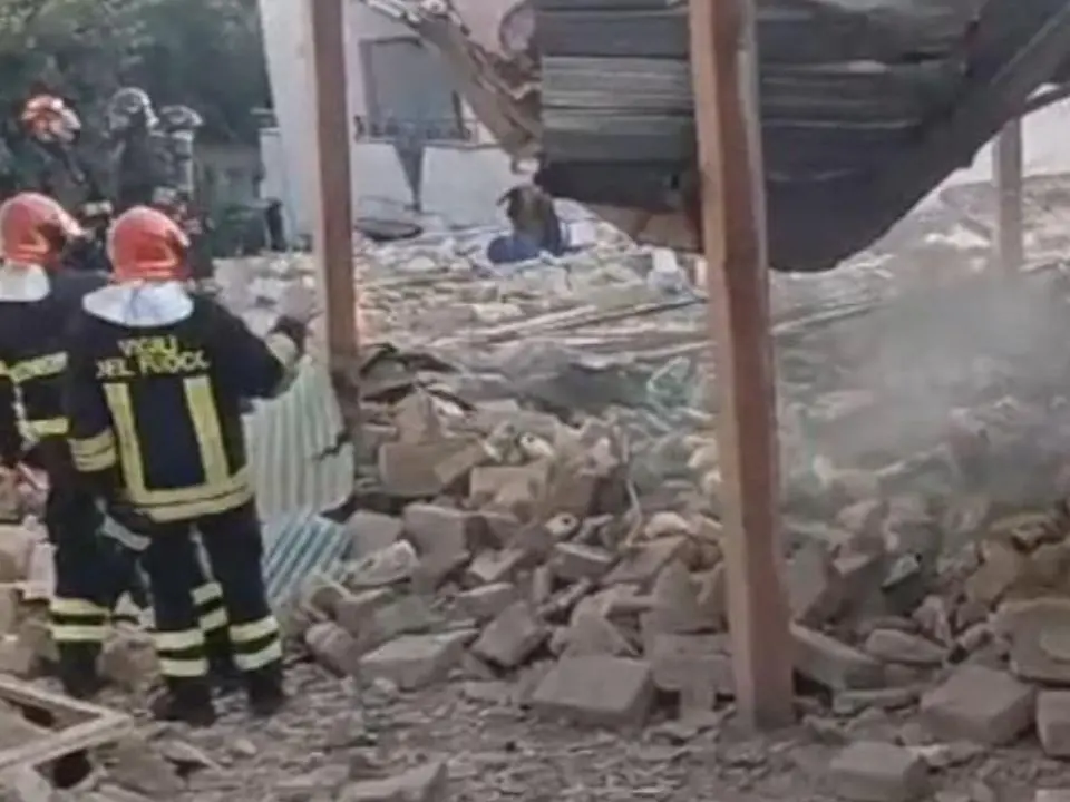 Esplode una fabbrica abusiva di fuochi d’artificio nel Napoletano: tre morti