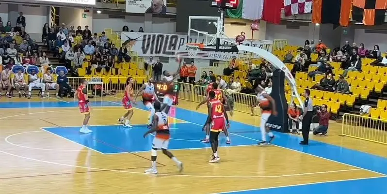 Basket, Viola Reggio inarrestabile: nove su nove. Torna alla vittoria Rende, ko Catanzaro\n