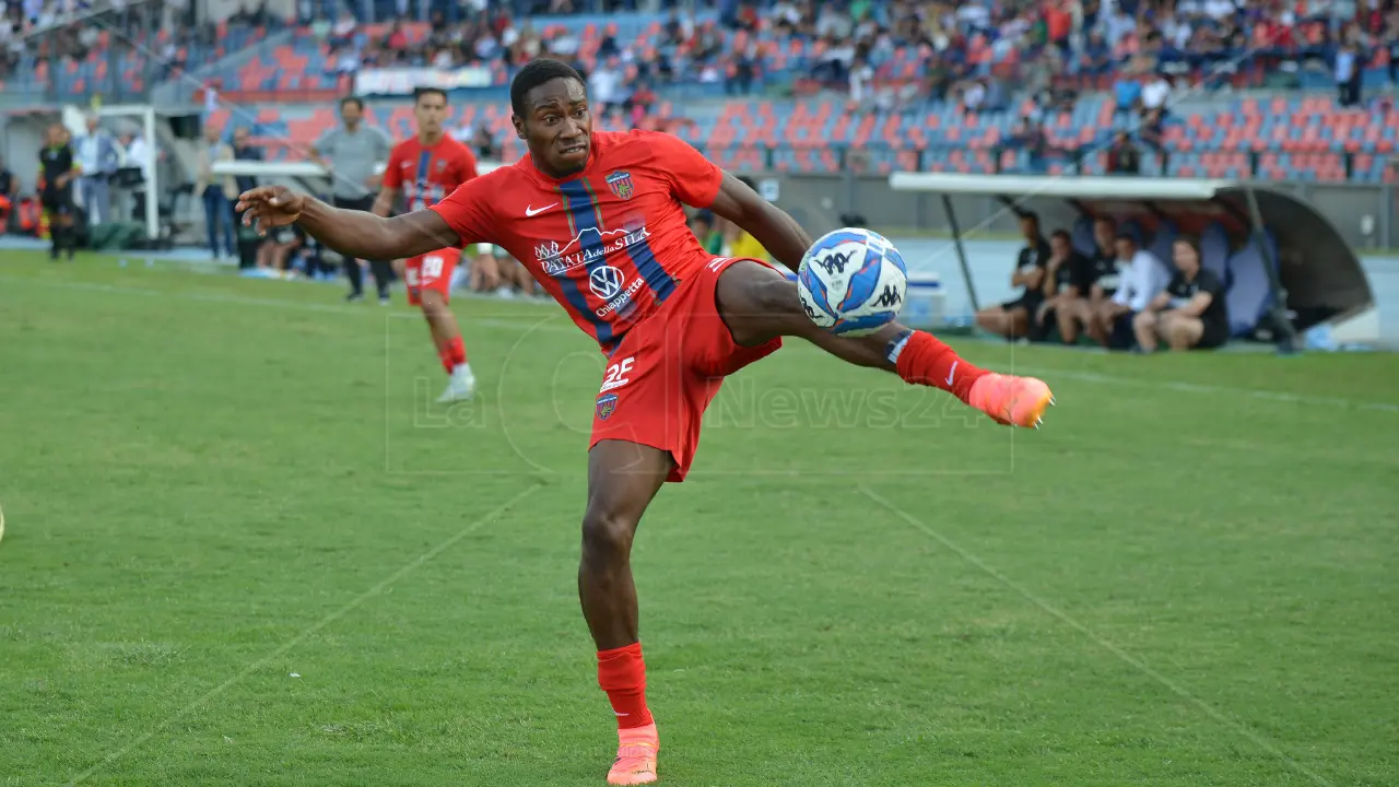 Cosenza Calcio, luci e ombre: il caso Sankoh e la sfida di Alvini che punta al rilancio dell’attaccante olandese