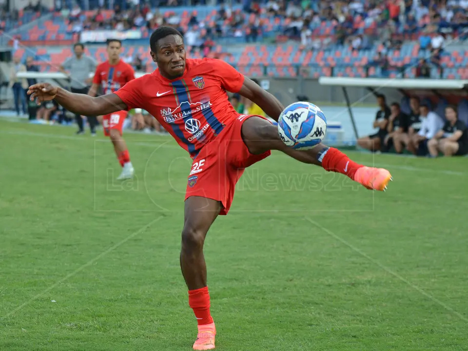 Cosenza Calcio, luci e ombre: il caso Sankoh e la sfida di Alvini che punta al rilancio dell’attaccante olandese