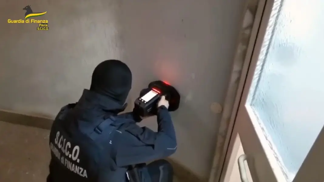 Coca da Gioia a Milano, scoperto un bunker nella casa di uno dei narcos arrestati nell’operazione della Dda