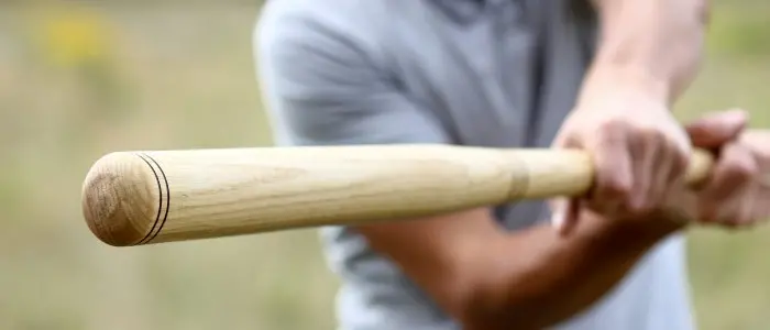 Scene da Far West a Santa Domenico Talao: ragazzo pestato con una mazza da baseball per una vendetta \"d'amore\"\n