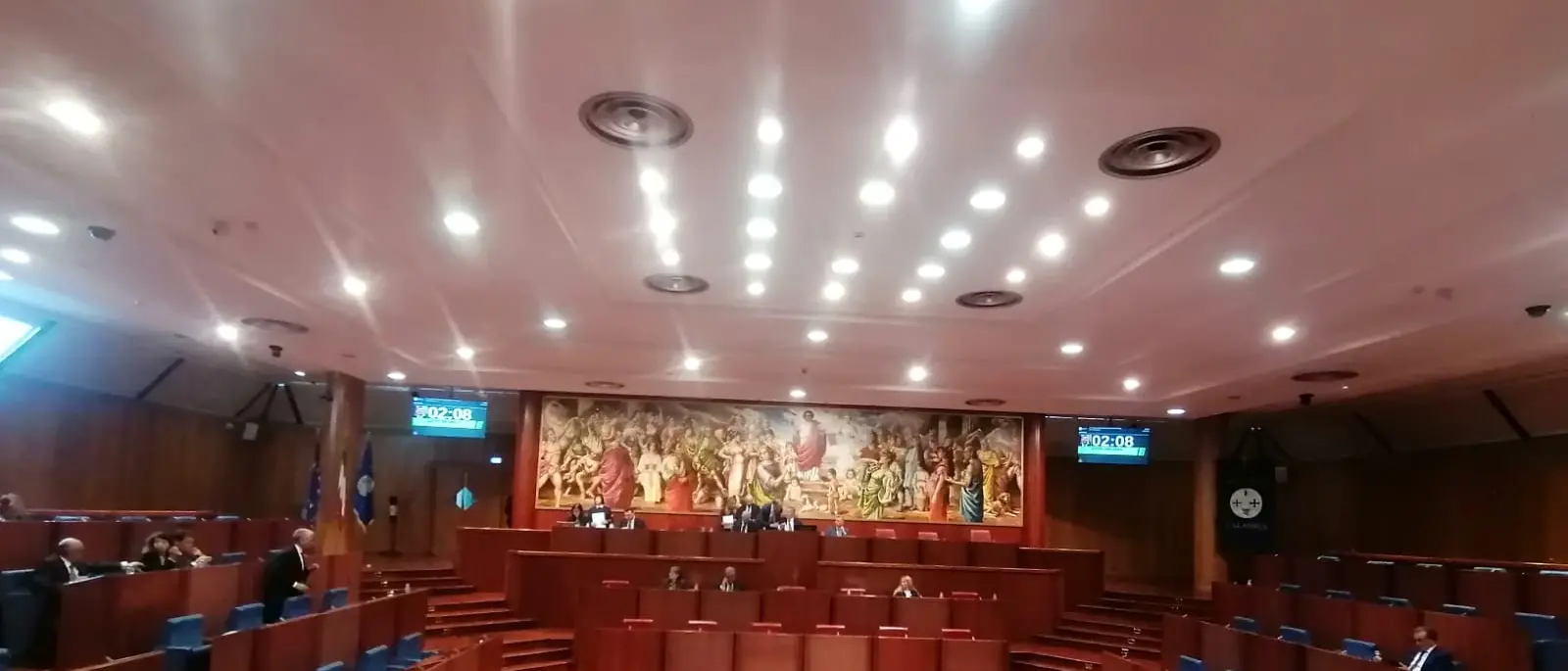 Il centrodestra non ha i numeri, rinviate Redigit e Agenzia per l’energia. La legge omnibus stanzia 4 milioni per l’alluvione del Lametino\n