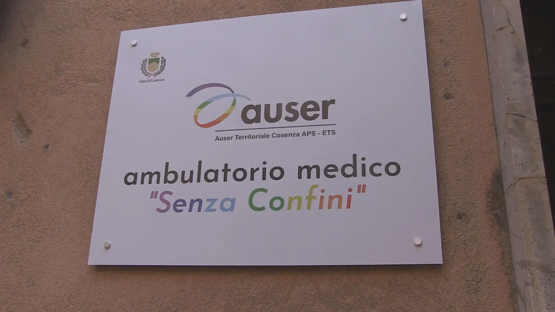 Progetto sorridenti, all’Auser di Cosenza cure e protesi dentarie gratuite per i bisognosi\n