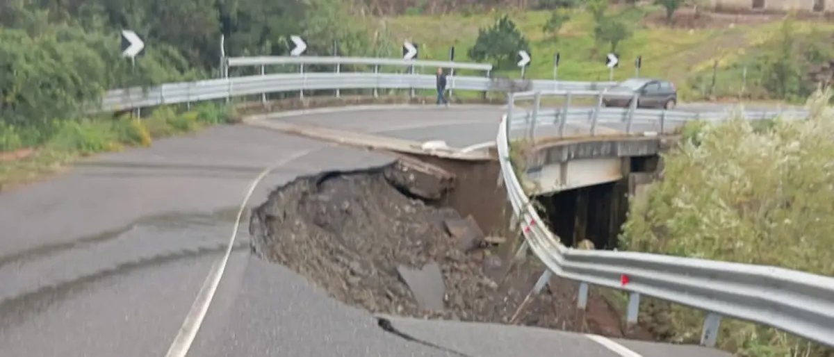 A un mese dall’alluvione in Calabria resta isolato il comune di Jacurso, l’unica via d’accesso è una strada di montagna (dissestata)\n