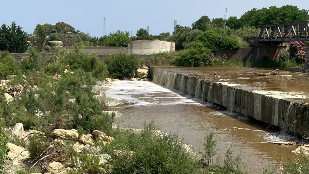 Discarica di Scala Coeli, «il percolato non aspirato ma mescolato al terreno e risistemato nel torrente»