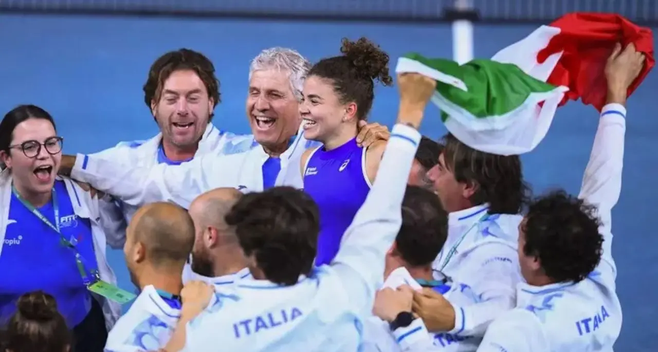 La festa delle ragazze azzurre a Malaga