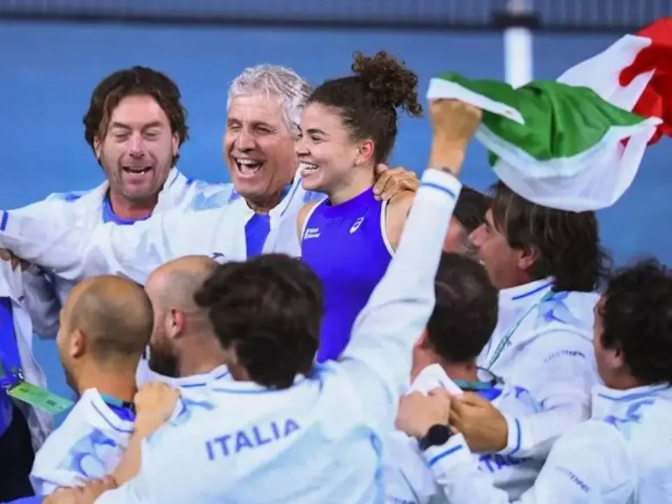 Tennis, l’Italia batte la Slovacchia e vince la Billie Jean Cup a Malaga: la Paolini regala il punto decisivo