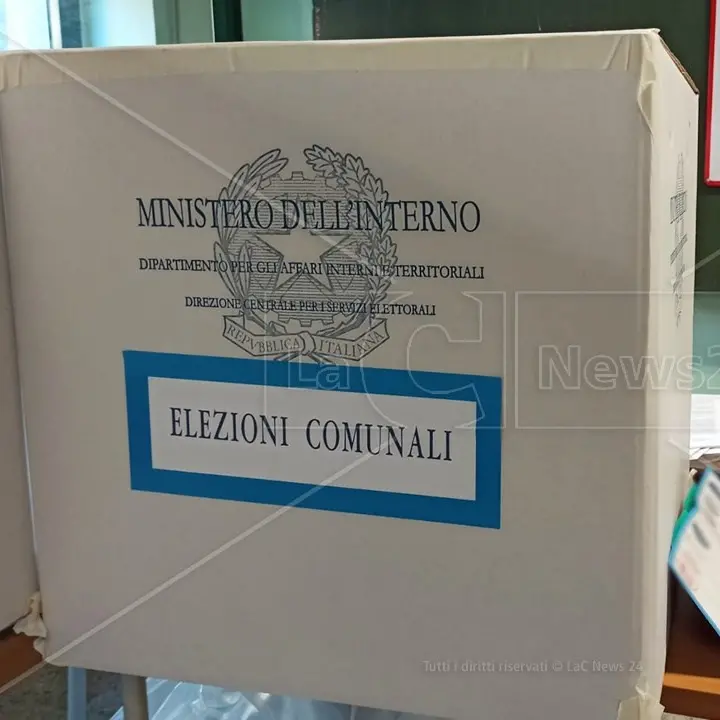 Nella citt\\u00E0 del porto sono in lizza per la poltrona di primo cittadino Renato Bellofiore, Mariarosaria Russo, Simona Scarcella e Rosario Schiavone