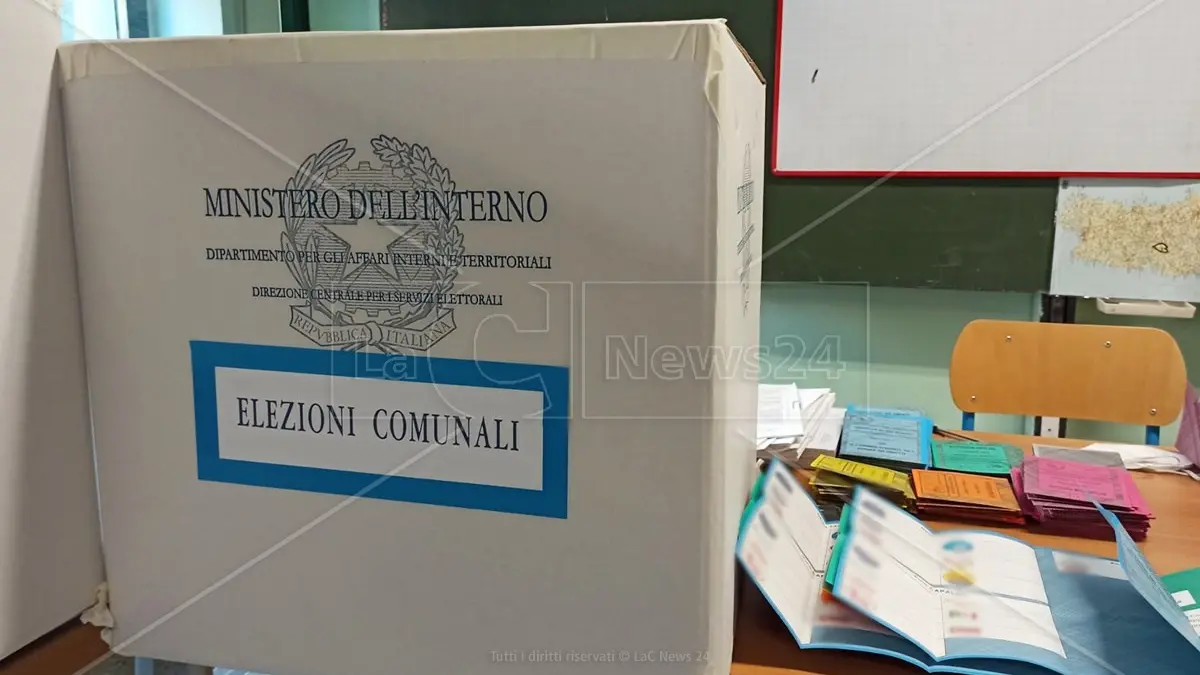 Nella citt\\u00E0 del porto sono in lizza per la poltrona di primo cittadino Renato Bellofiore, Mariarosaria Russo, Simona Scarcella e Rosario Schiavone