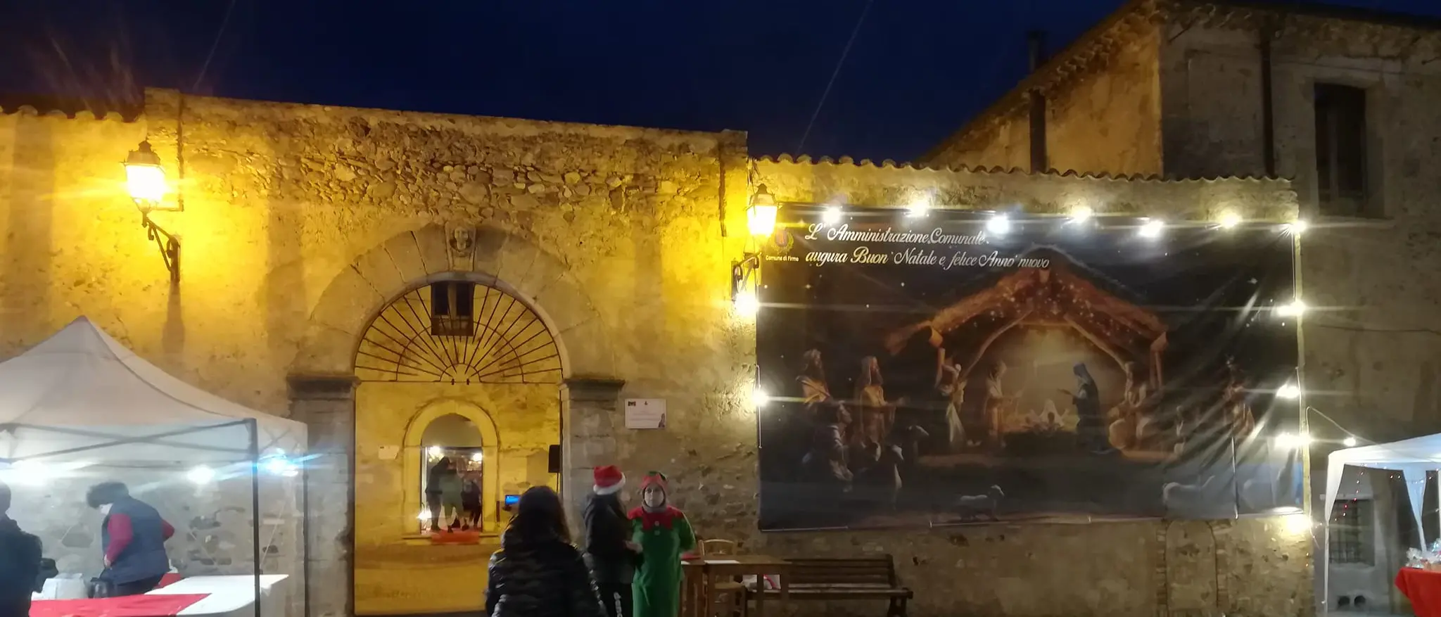 A Firmo un Natale contro gli sprechi: il paese si accende di luci e\u00A0decorazioni riciclate\u00A0\n