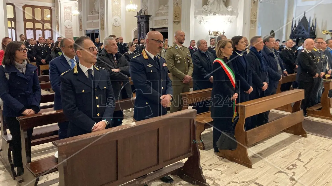 Vibo Valentia, l’Arma dei carabinieri celebra la patrona Virgo Fidelis: «Ogni giorno cerchiamo di essere vicini ai cittadini»