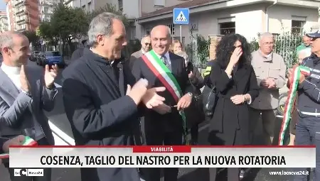 Cosenza, taglio del nastro per la nuova rotatoria