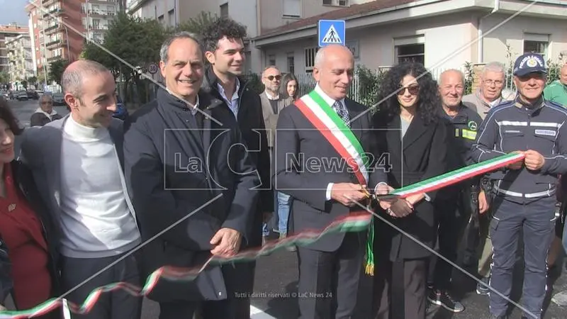 Cosenza, taglio del nastro per la nuova rotatoria