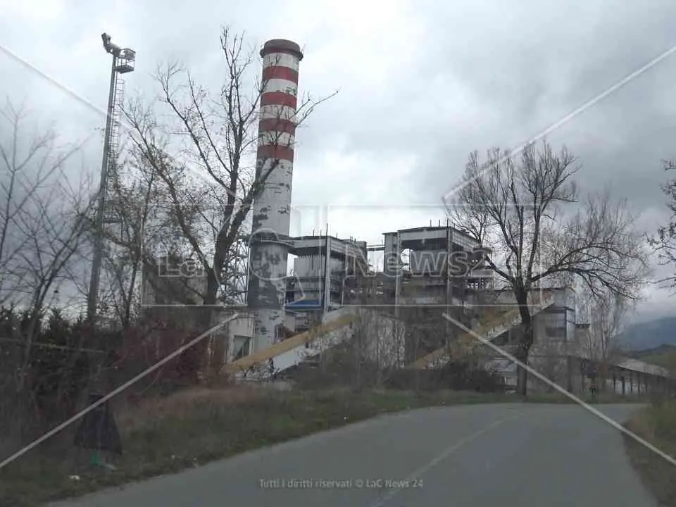 «Gli ambientalisti radical chic affossano la Centrale del Mercure e i lavoratori»: l’emendamento Laghi fa infuriare i sindacati