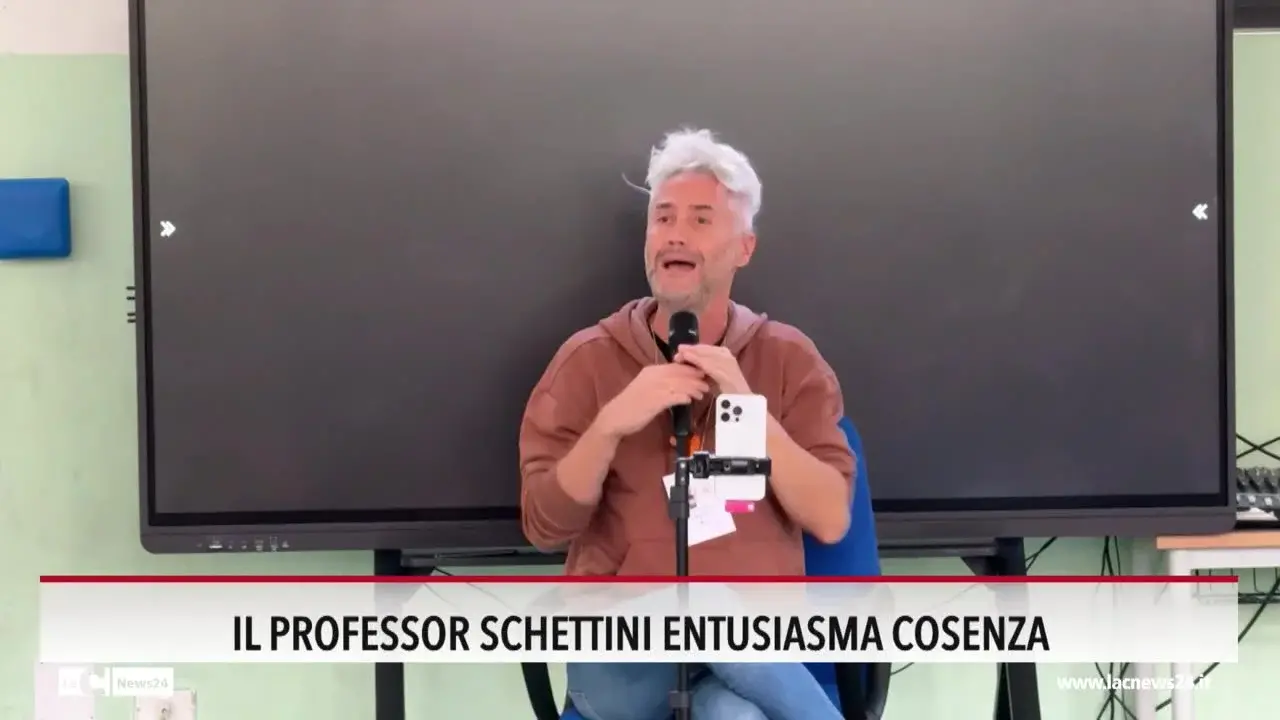 Il fisico Schettini entusiasma Cosenza