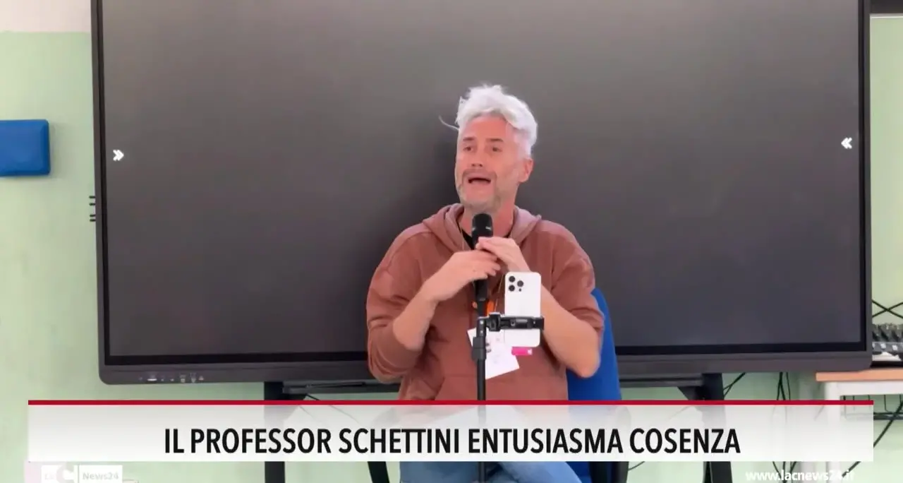 Il fisico Schettini entusiasma Cosenza