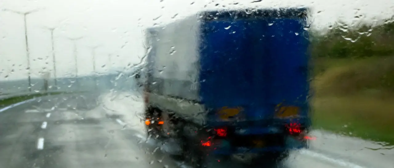 Limitazioni al\u00A0transito sull’A2 per il forte vento:\u00A0divieto per\u00A0veicoli telonati, furgonati e caravan tra Frascineto e Lagonegro\u00A0\n