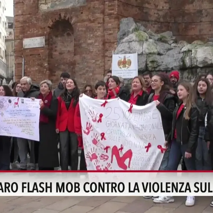 Flash mob a Catanzaro contro la violenza di genere: «Le donne sono nate per brillare, non per essere spente»\n