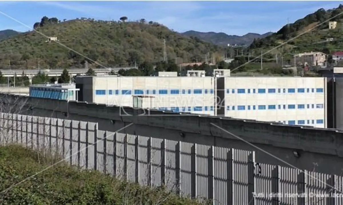 A 28 anni si toglie la vita in carcere a Catanzaro, la Camera penale: «Lo Stato ha degli obblighi che non può disattendere»
