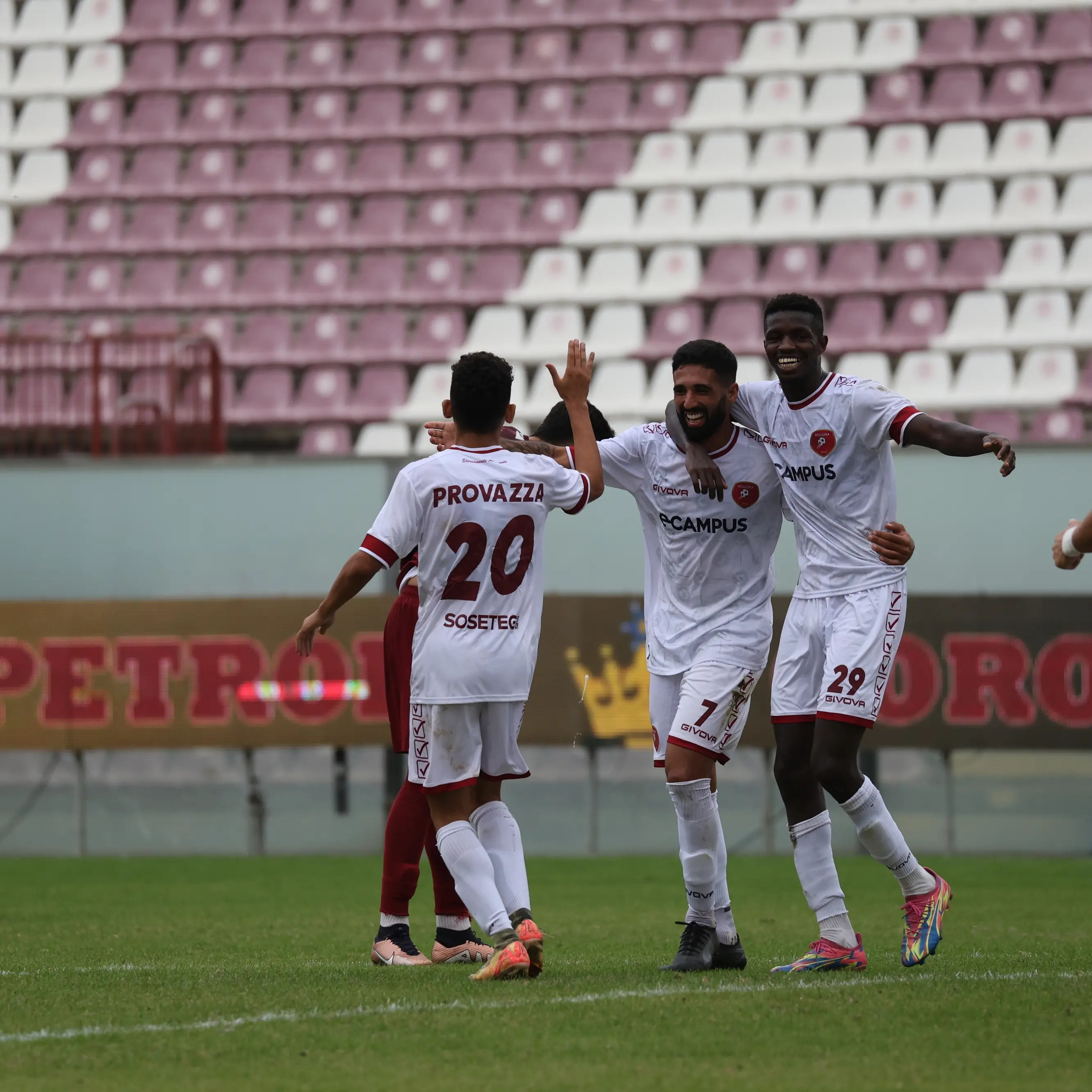 Reggina, le possibili scelte di Trocini in vista della sfida con Pompei: tante le defezioni per gli amaranto\n