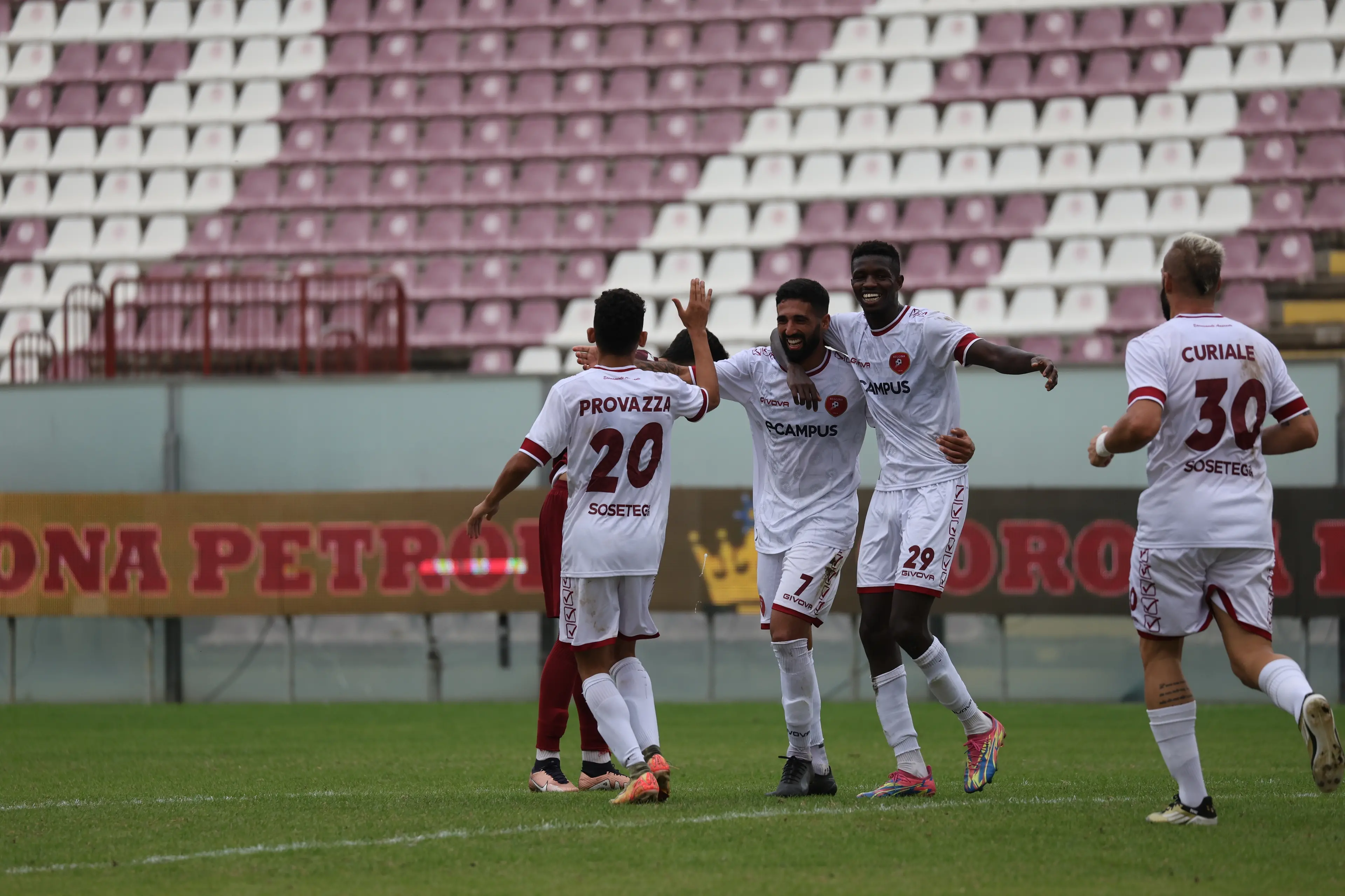 Reggina, le possibili scelte di Trocini in vista della sfida con Pompei: tante le defezioni per gli amaranto\n