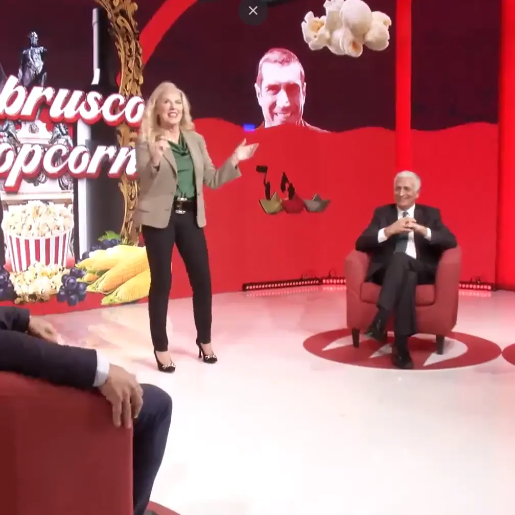 Lambrusco, popcorn e leader-cippa: ecco Perfidia, il talk show più malandrino della tv\n