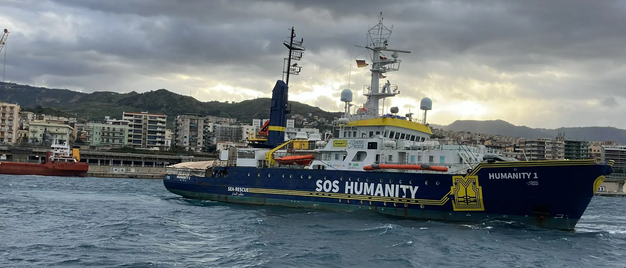 Reggio Calabria, sbarcano 70 migranti tra cui 26 minori non accompagnati