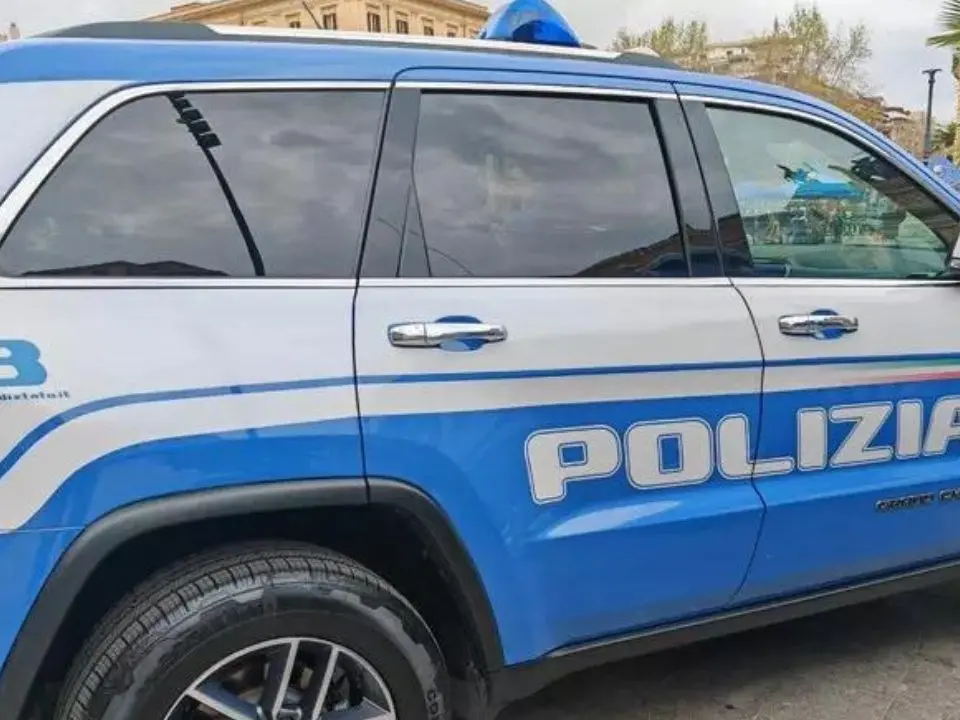 Scoperto l’arsenale della Curva nord dell’Inter: sequestrati pistole, kalashnikov e bombe a mano