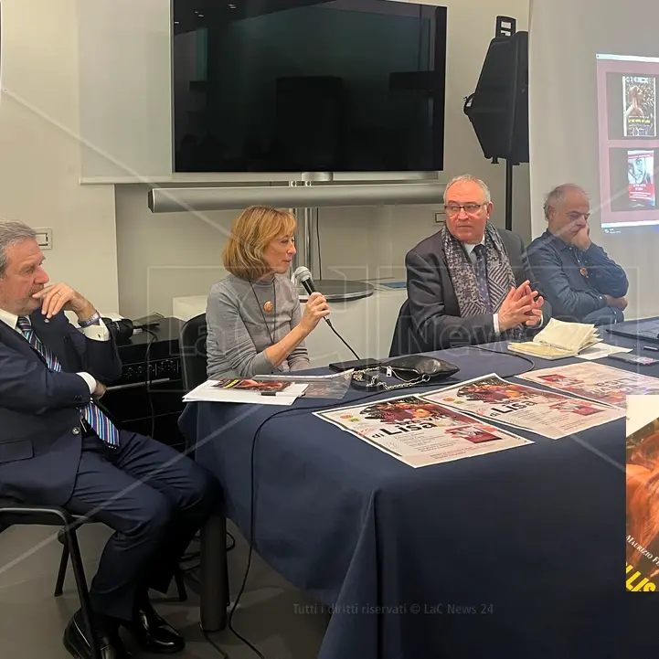 «Nostra figlia\u00A0vittima di un trapianto di midollo osseo\u00A0sbagliato»: a Reggio Calabria il libro-denuncia sulla morte di una 17enne\n