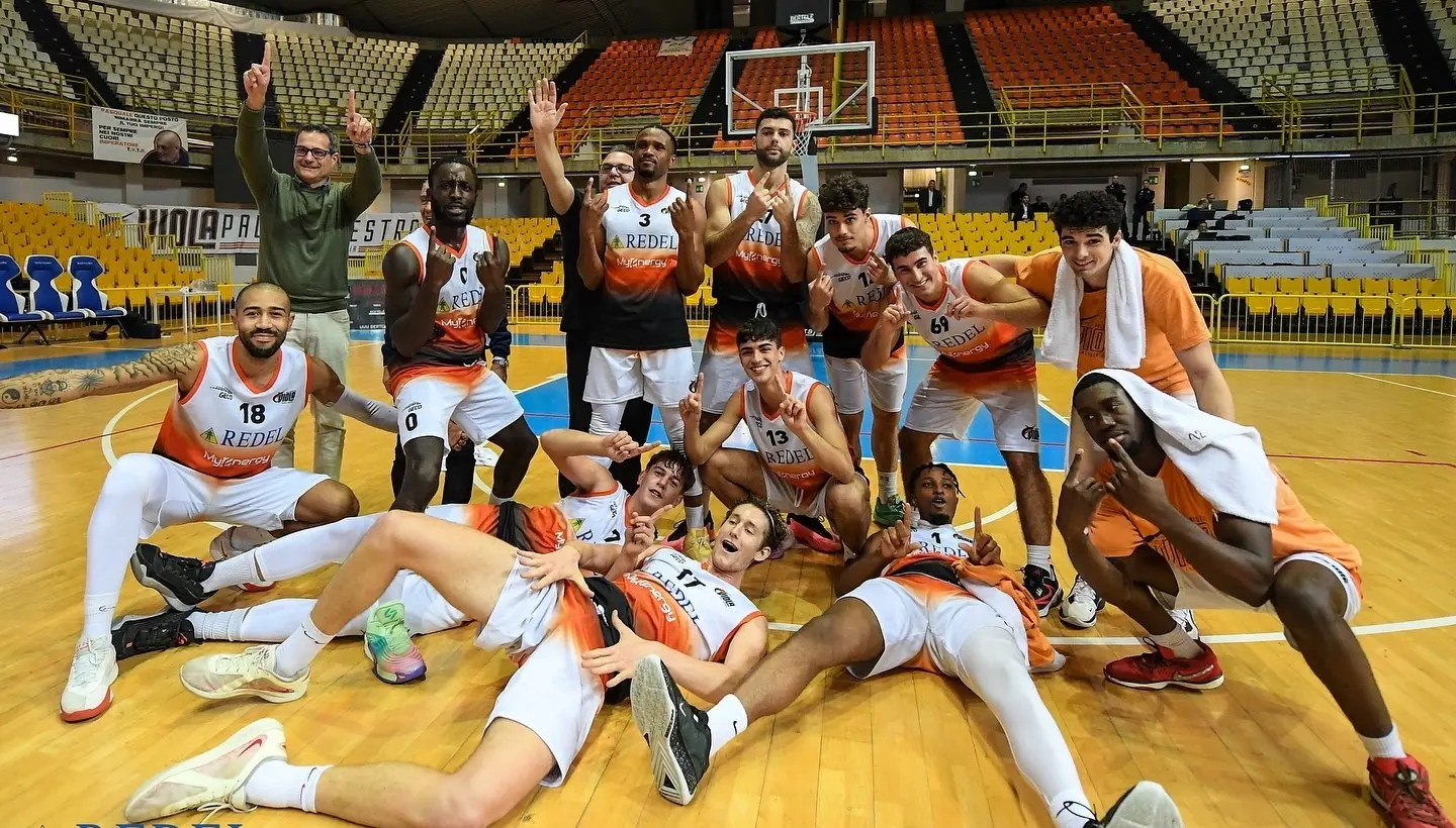 Basket, Viola Reggio più forte di tutto: battuto anche il Matera a porte chiuse\n