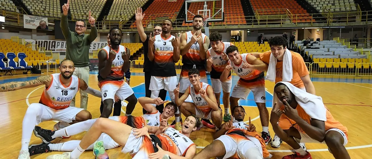 Basket, Viola Reggio più forte di tutto: battuto anche il Matera a porte chiuse\n