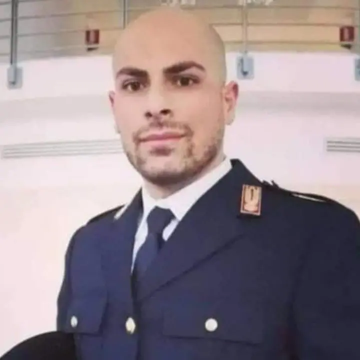 Ondata di solidarietà per la scomparsa del\u00A0poliziotto Marco De Angelis.\nLa Questura di Reggio: «Vuoto incolmabile»\n