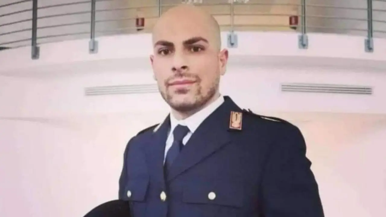 Ondata di solidarietà per la scomparsa del\u00A0poliziotto Marco De Angelis.\nLa Questura di Reggio: «Vuoto incolmabile»\n