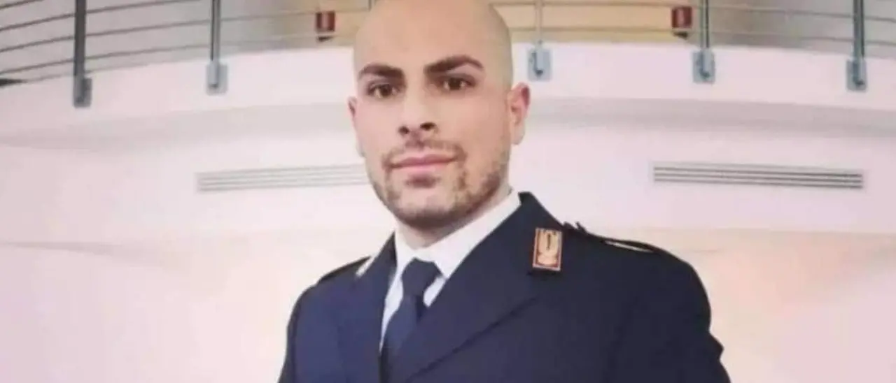 Ondata di solidarietà per la scomparsa del\u00A0poliziotto Marco De Angelis.\nLa Questura di Reggio: «Vuoto incolmabile»\n