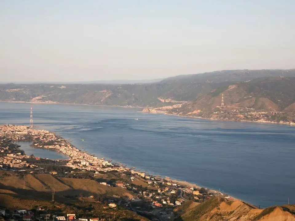 Ponte sullo Stretto, migrazioni e tartarughe frenano Salvini: almeno 12 mesi per le nuove verifiche sull’impatto ambientale