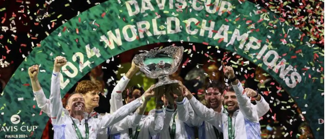 L’Italia vince la Coppa Davis:\u00A0Sinner batte Griekspoor, “l’insalatiera” è ancora nostra\n
