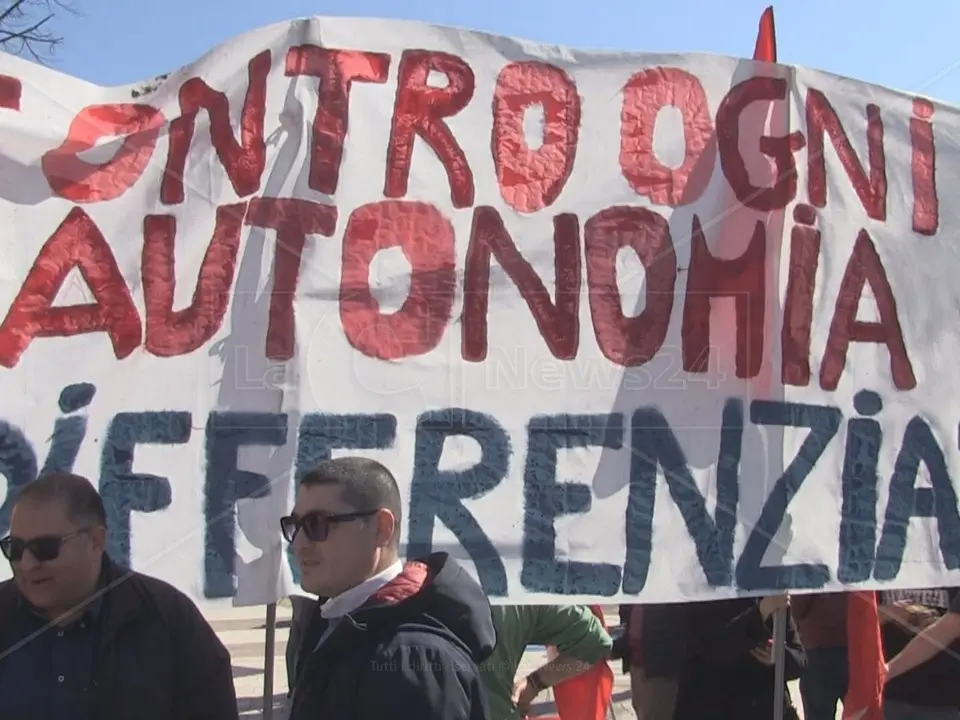 Autonomia differenziata, 6 italiani su 10 dicono No: consenso in calo anche al Nord per la riforma Spacca Italia