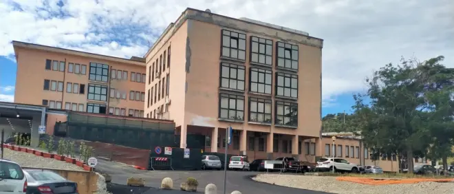 Ospedale di Cariati da 6 mesi senza il servizio di Neuropsicomotricità infantile, le famiglie: «Situazione ingiusta e difficile»\n