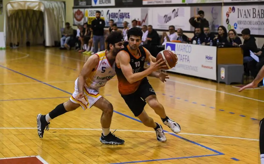 Basket Calabria, è già tempo di bilanci: super Viola Reggio, Rende e Catanzaro possono fare meglio\n